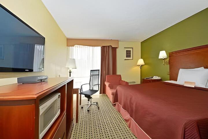 Hotel Suite Photo