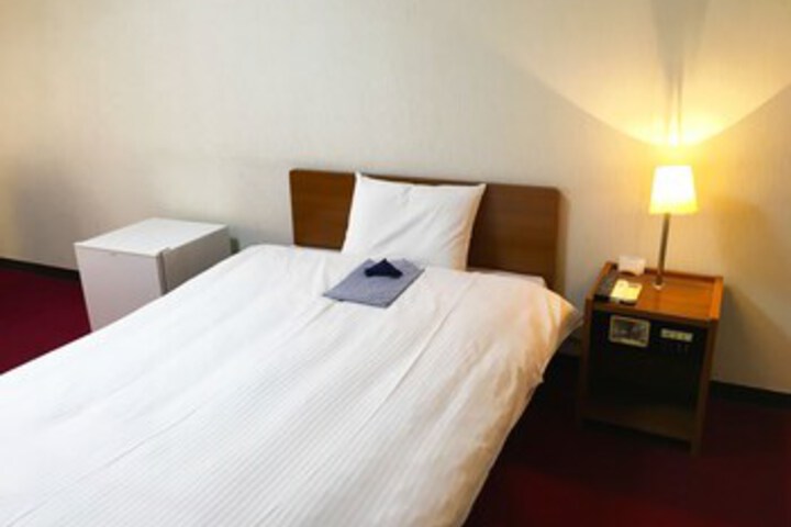 Room 9 of 18