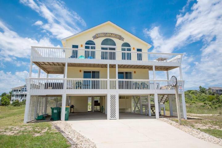 Carolina Moon - Corolla Whalehead, 50 Yards to Beach, Ocean View, Hot Tub, Fireplace, Pets OK in Corolla, NC