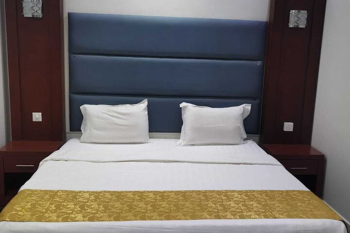 Room 16 of 36
