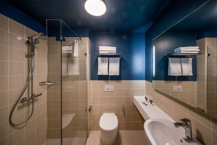 Room 44 of 108