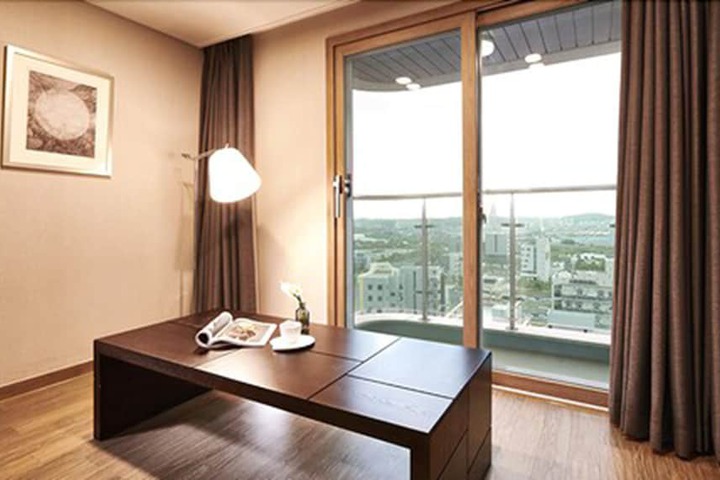 Room 8 of 34