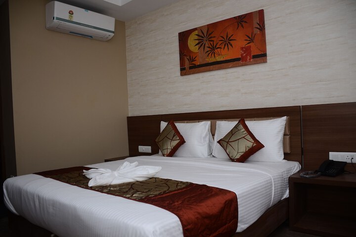Room 7 of 90
