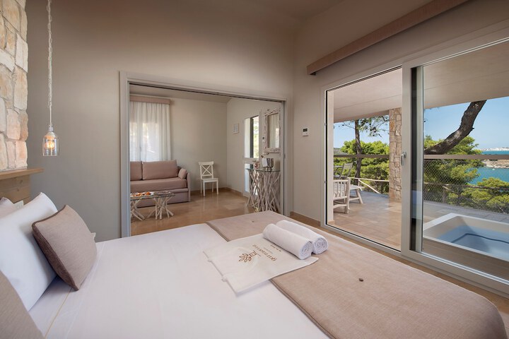 Room 4 of 27