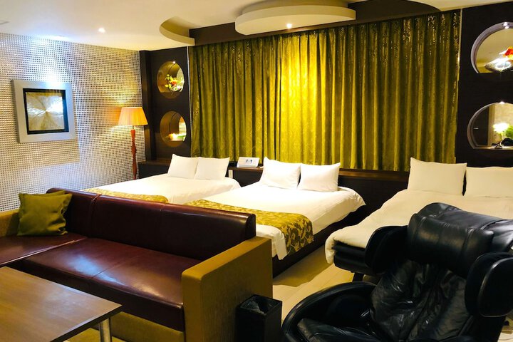 Room 10 of 23