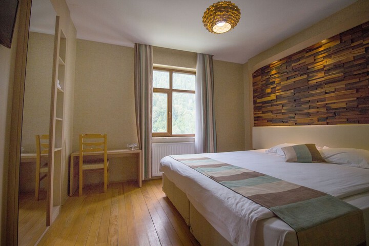 Room 9 of 35