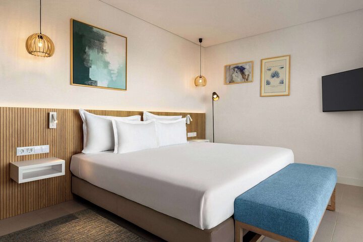 Room 3 of 34