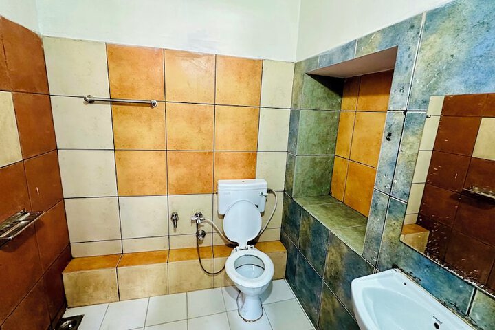 Room 16 of 28