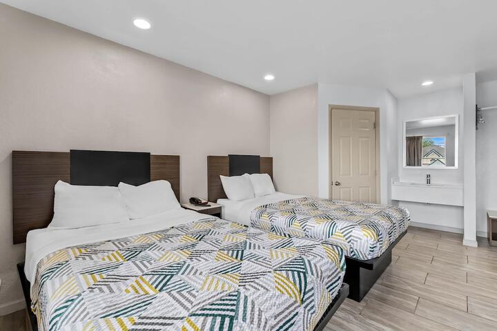 Room 7 of 28