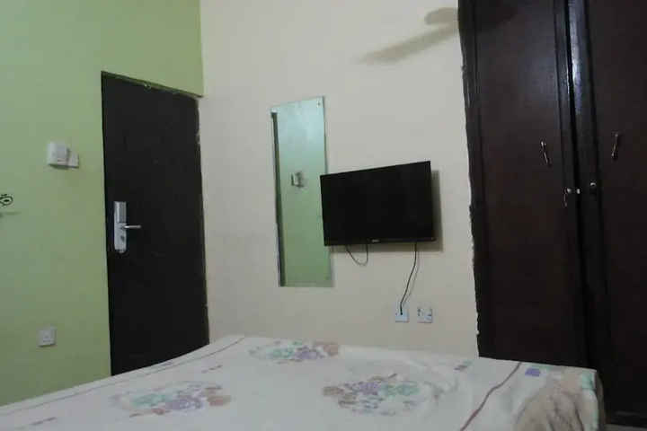Room 5 of 12