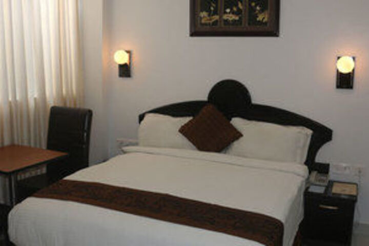 Room 6 of 18
