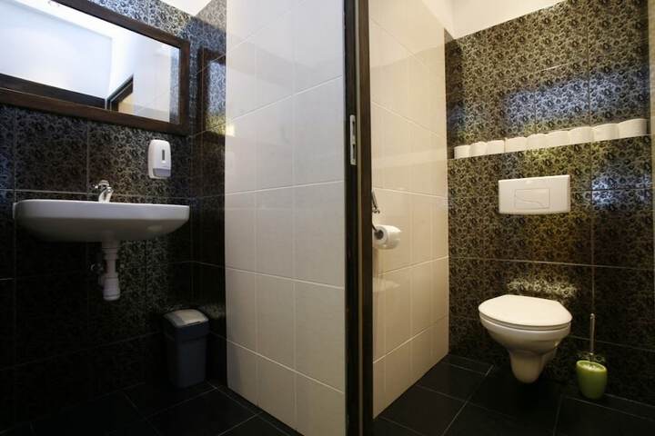 Room 15 of 22