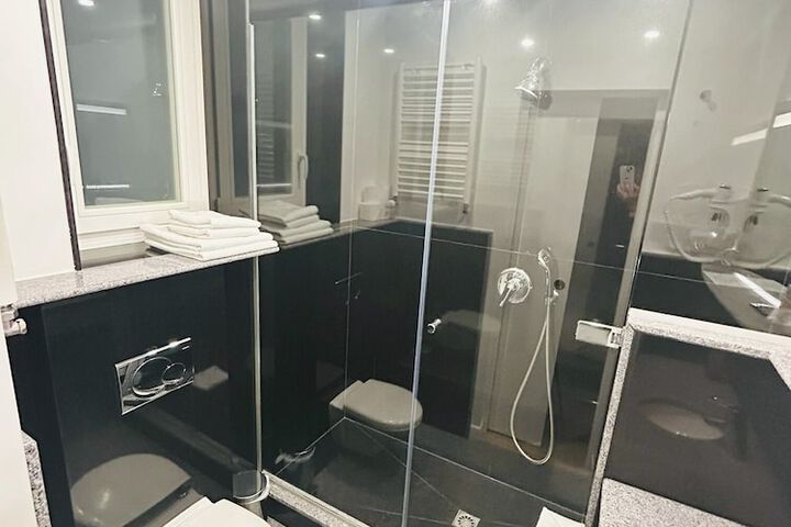Room 16 of 23