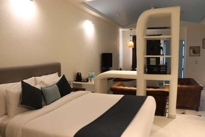 Room 38 of 142
