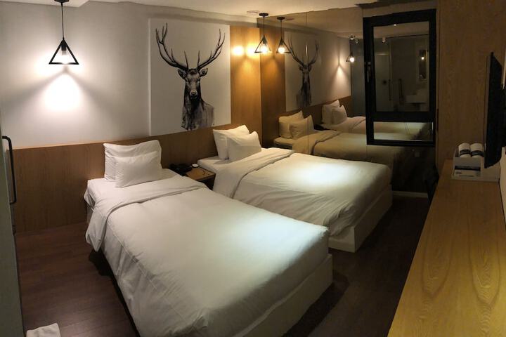 Room 8 of 45