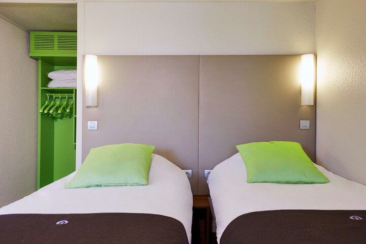 Room 6 of 27