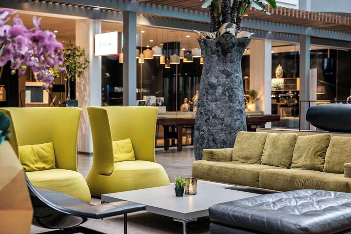 Guest Lobby