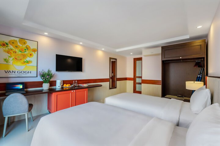 Room 10 of 31