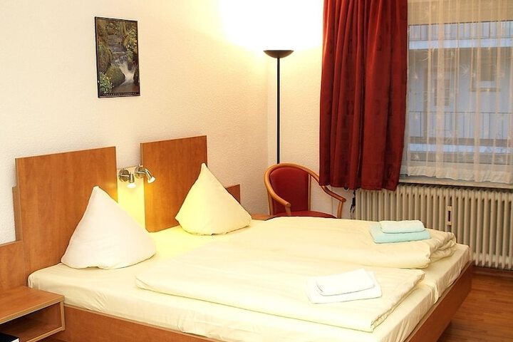 Room 12 of 42