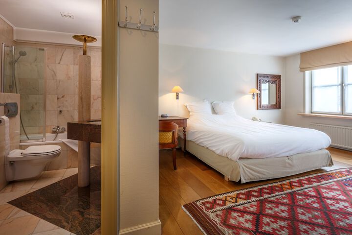 Room 6 of 26