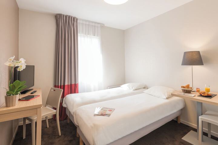 Room 4 of 30