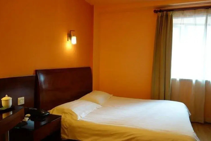 Room 3 of 9