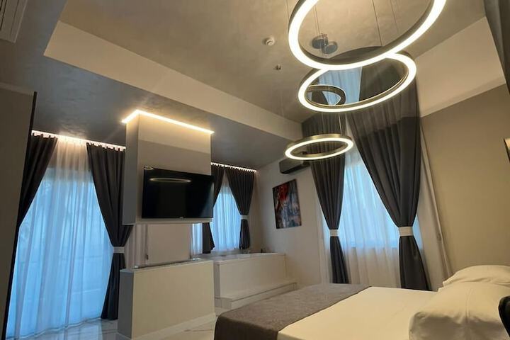 Room 8 of 32