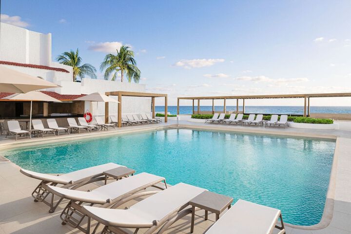 Hotel Pool