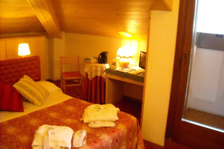 Room 5 of 65