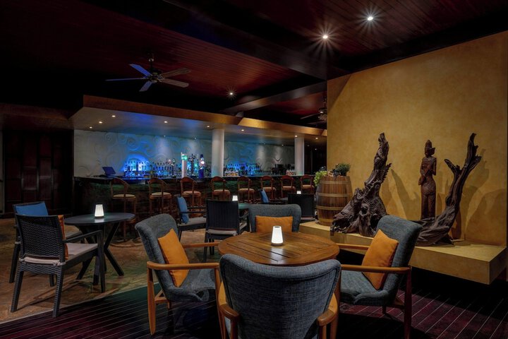 Lounge 133 of 152