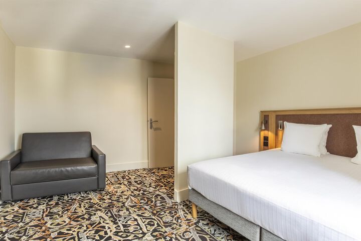 Room 34 of 64