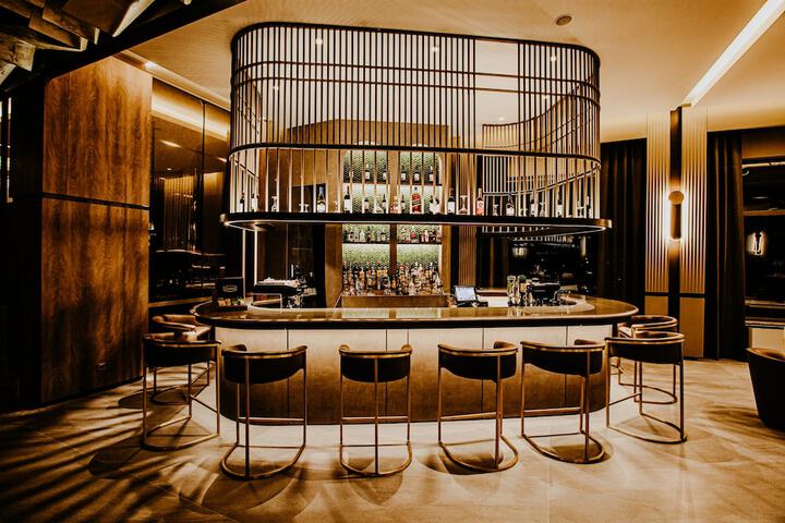 Lounge 62 of 66