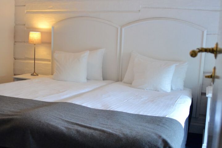 Room 13 of 121