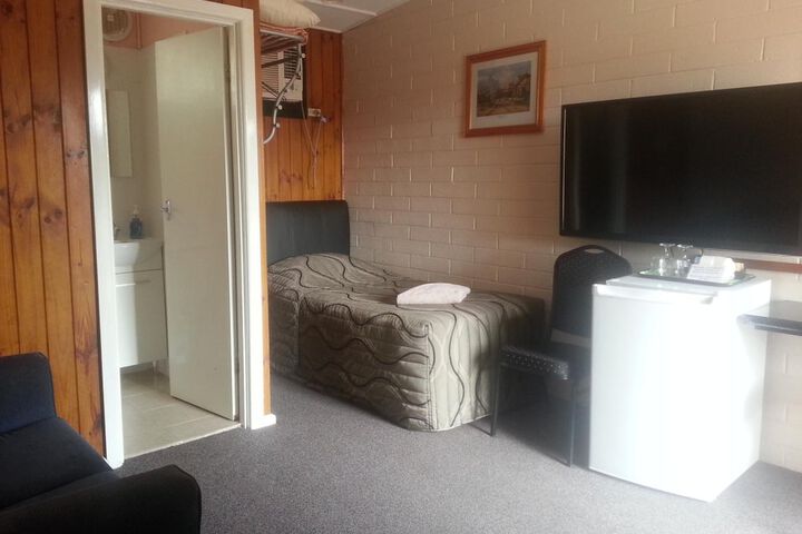 Room 14 of 27