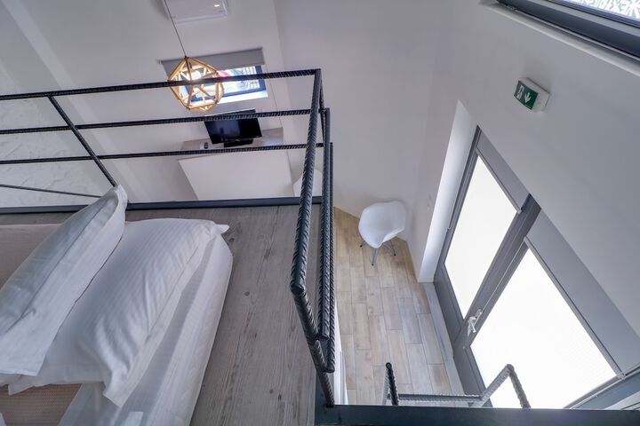 Room 16 of 44