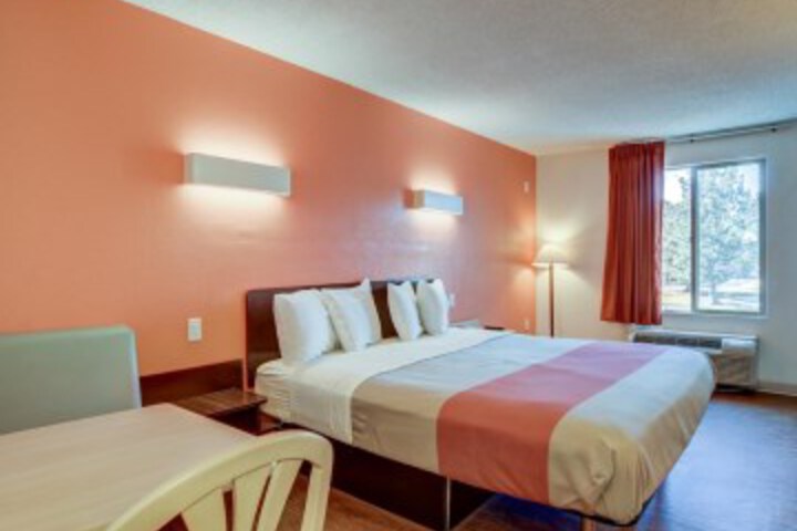 Room 10 of 33