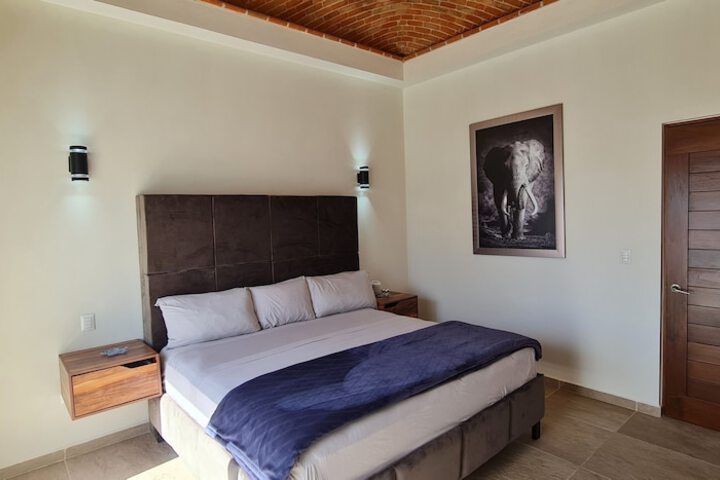 Room 2 of 26