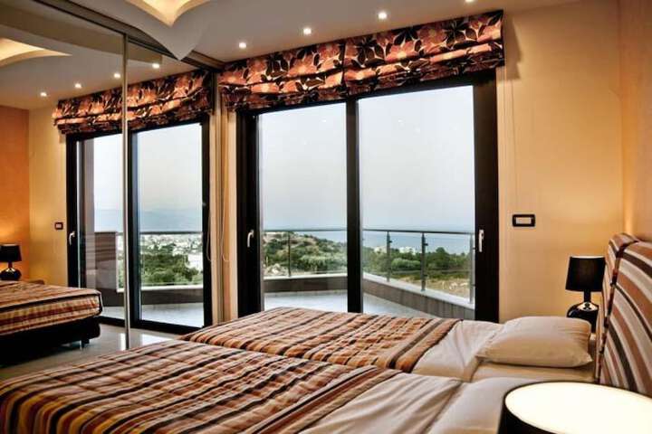 Room 44 of 85