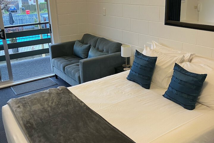 Room 5 of 27