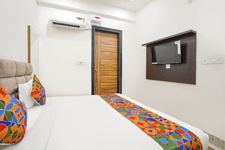 Room 6 of 25