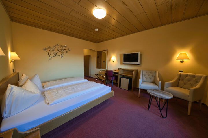 Room 3 of 62