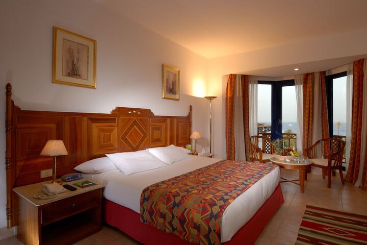 Room 3 of 168