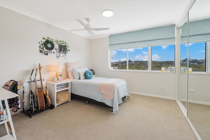 Room 73 of 297