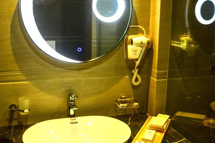 Room 42 of 73