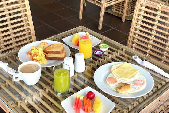 Breakfast/Coffee Service 74 of 81