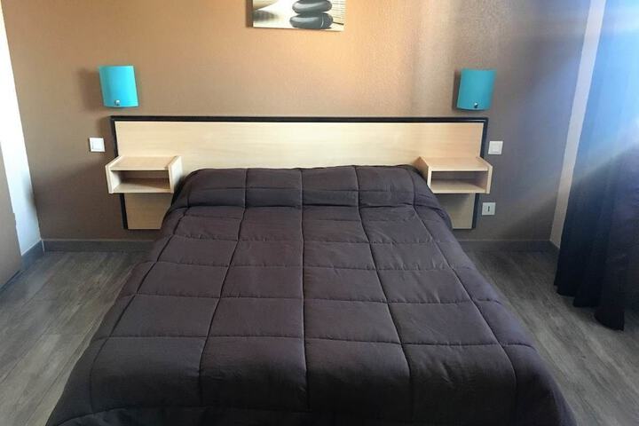 Room 16 of 40