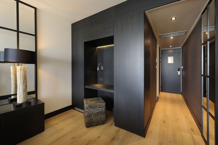 Room 28 of 74