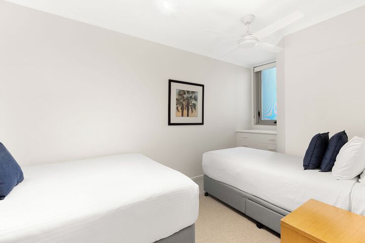 Room 4 of 124