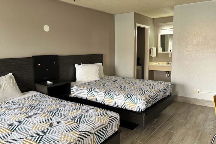 Room 12 of 40