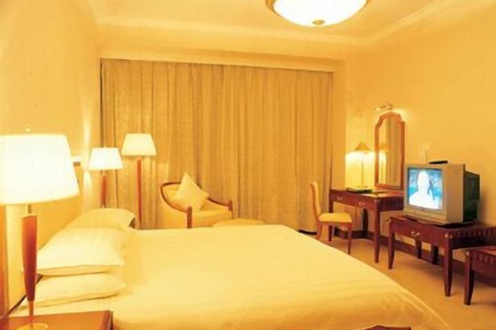 Room 15 of 38